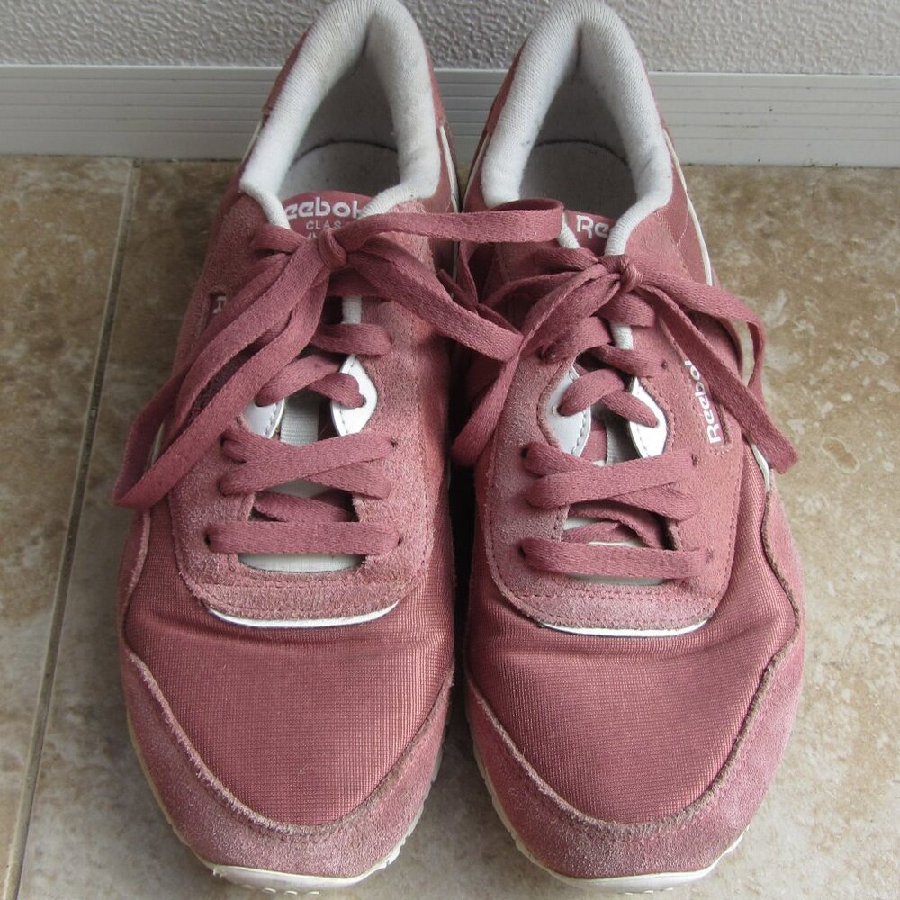 Women's Classic Reebok Size 9 Mauve Pink Suede Tennis Shoe